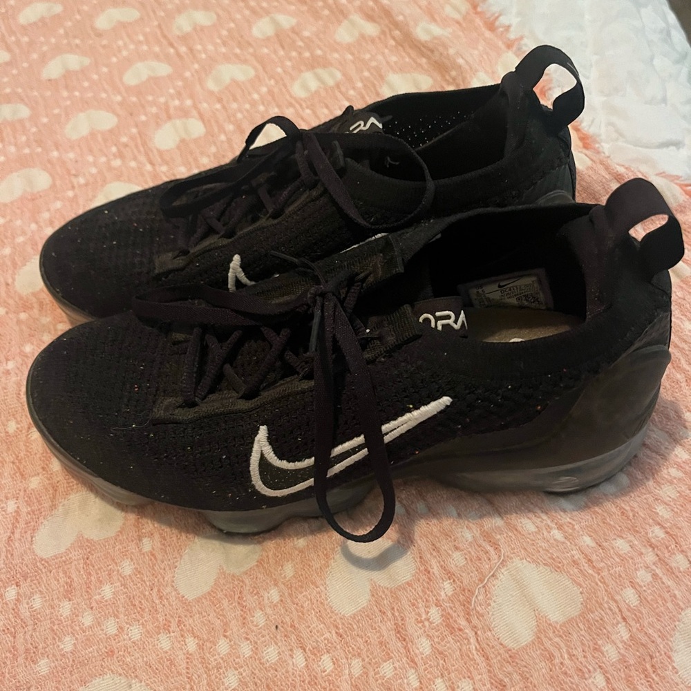 Nike Black vapormax  shoes 8.5